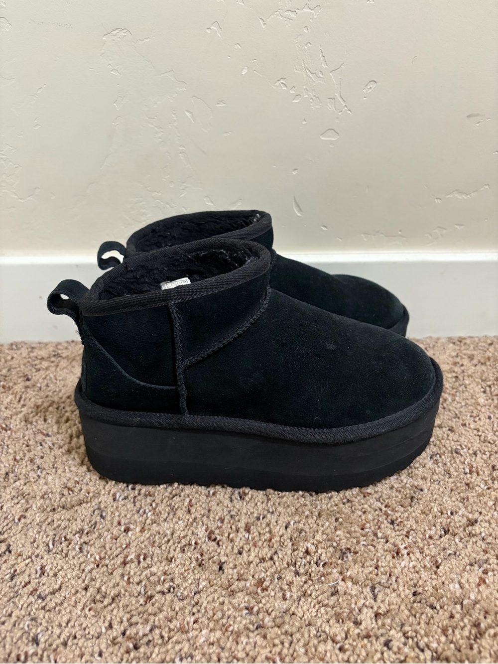 UGG Classic Ultra Mini Platform Boot, Black, Women's Size 5 - Picture 3 of 9